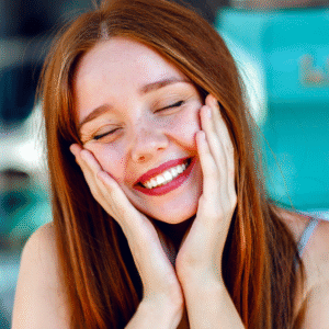 blanchiment dentaire, service blanchiment , young lady white teeth